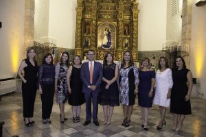 Excel celebra 16 años de crecimiento impulsando el desarrollo del mercado de valores 6 Alberto Cruz junto a parte del equipo directivo y gerencial de Excel