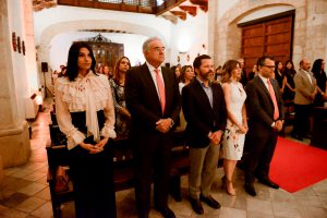 Excel celebra 16 años de crecimiento impulsando el desarrollo del mercado de valores 3 Parte de los asistentes a la misa