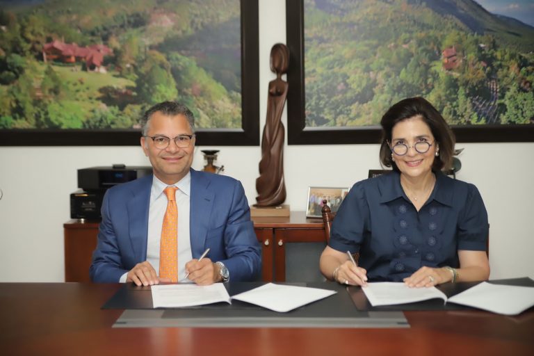 Excel y Centro León firman convenio para promover el arte dominicano con exposiciones de alto valor cultural 8 Acuerdo2